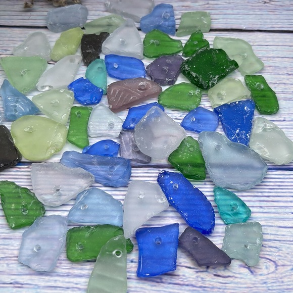 SEA GLASS WITH PREDRILLED HOLES CRAFTING DIY JEWELRY MIXED LOT BUNDLE - Picture 11 of 12